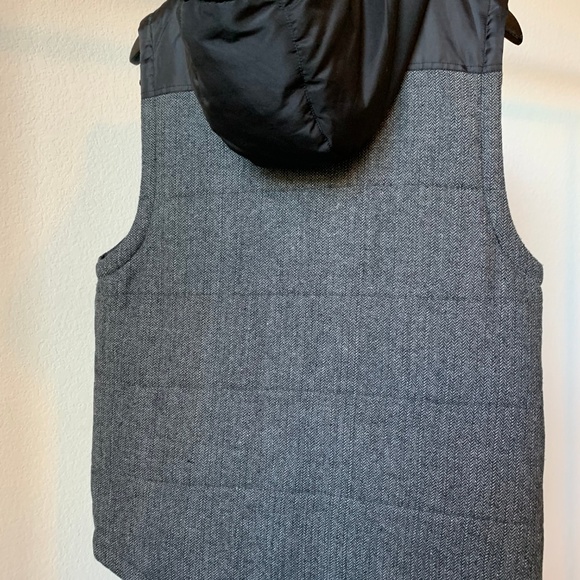 Foreign Exchange Vest Hoodie - Picture 4 of 4